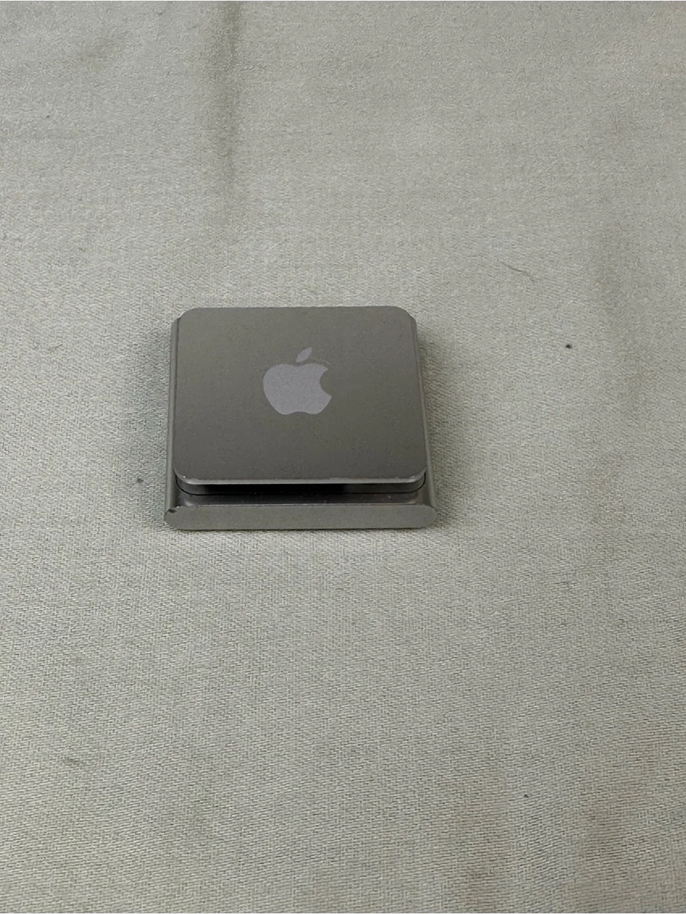 Apple Silver iPod Shuffle with USB Charging Cable